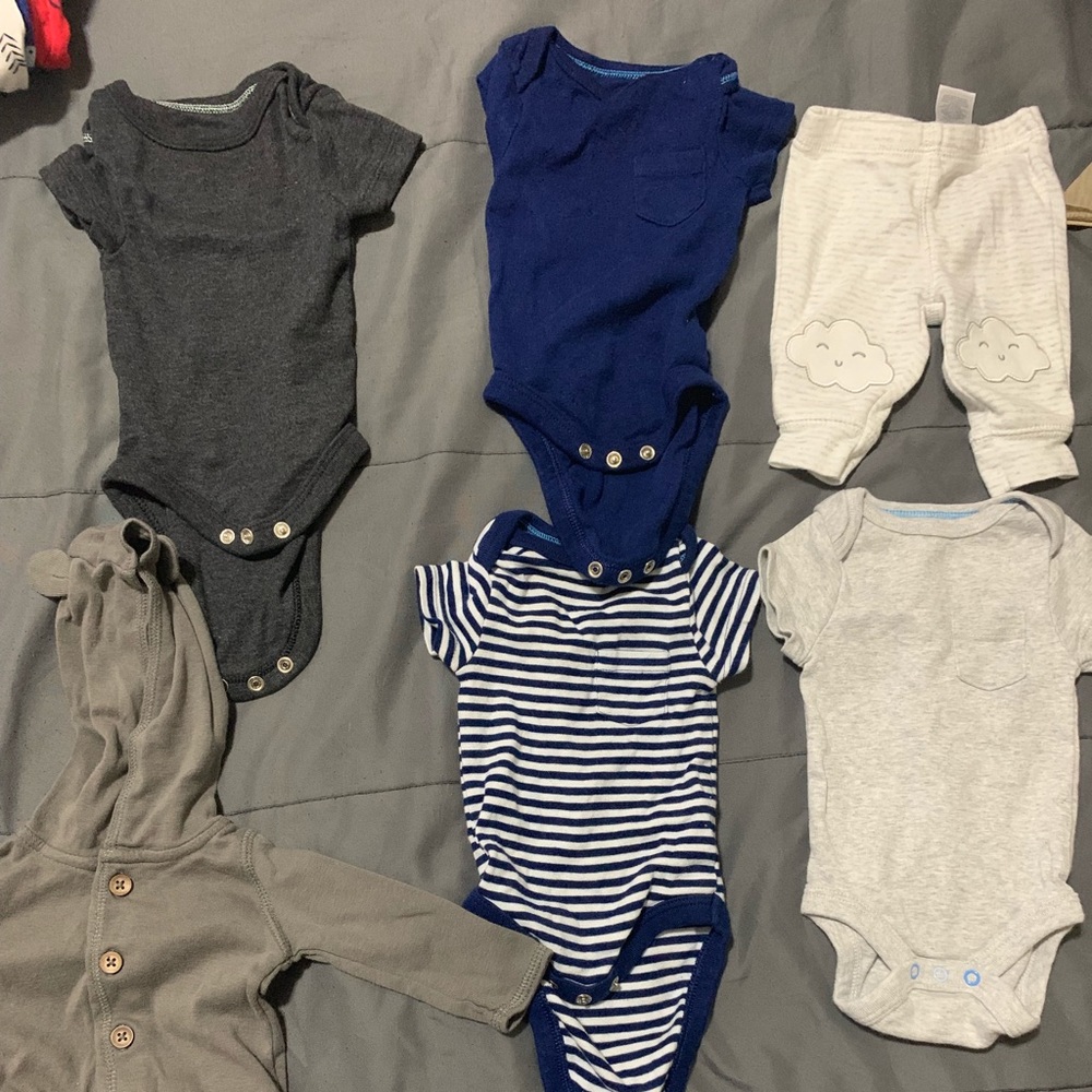 baby clothes bundle , pair of pants and a hoody.